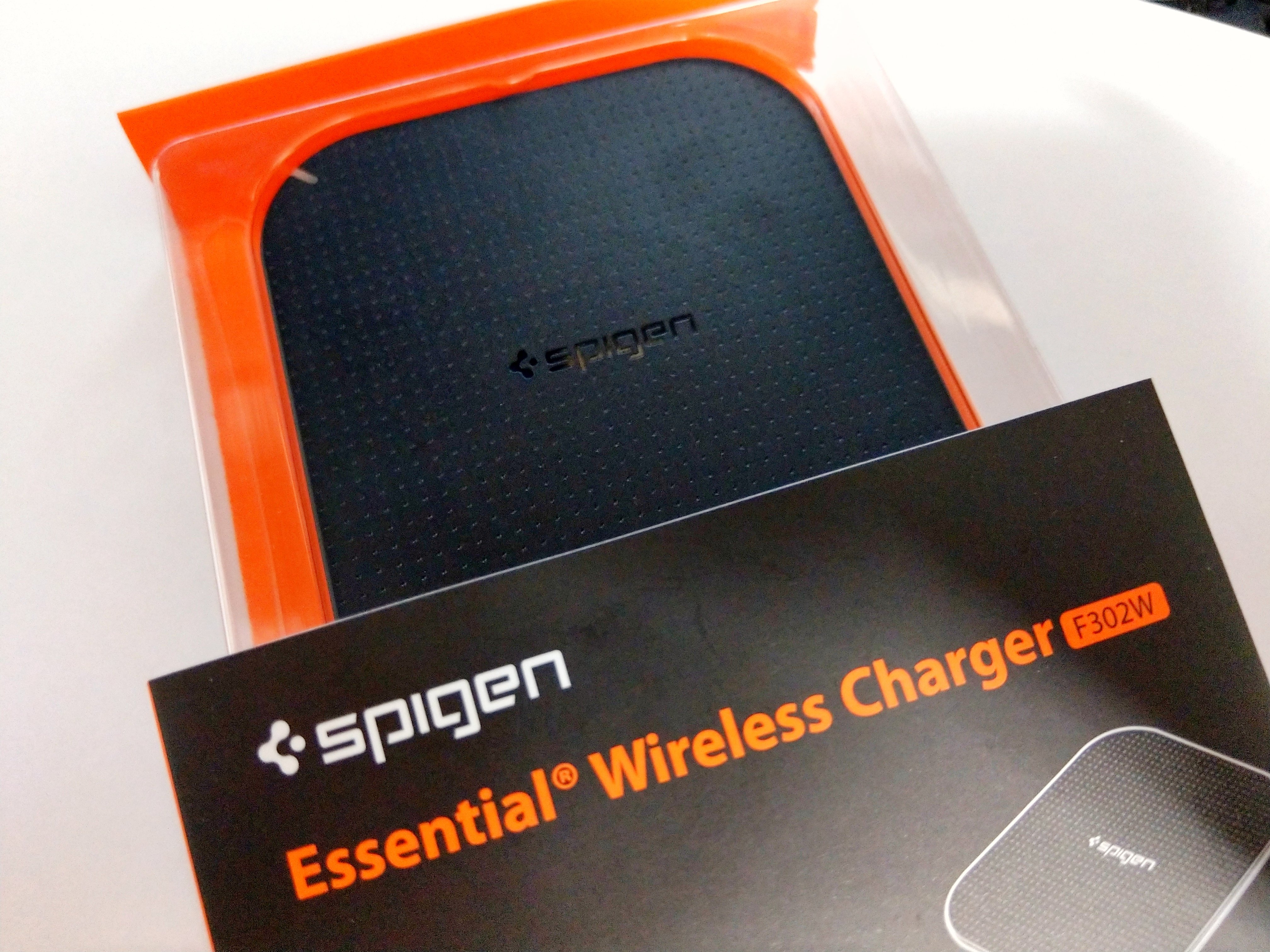 Spigen-Essential 無線充電器、iPhone X無線充電測試