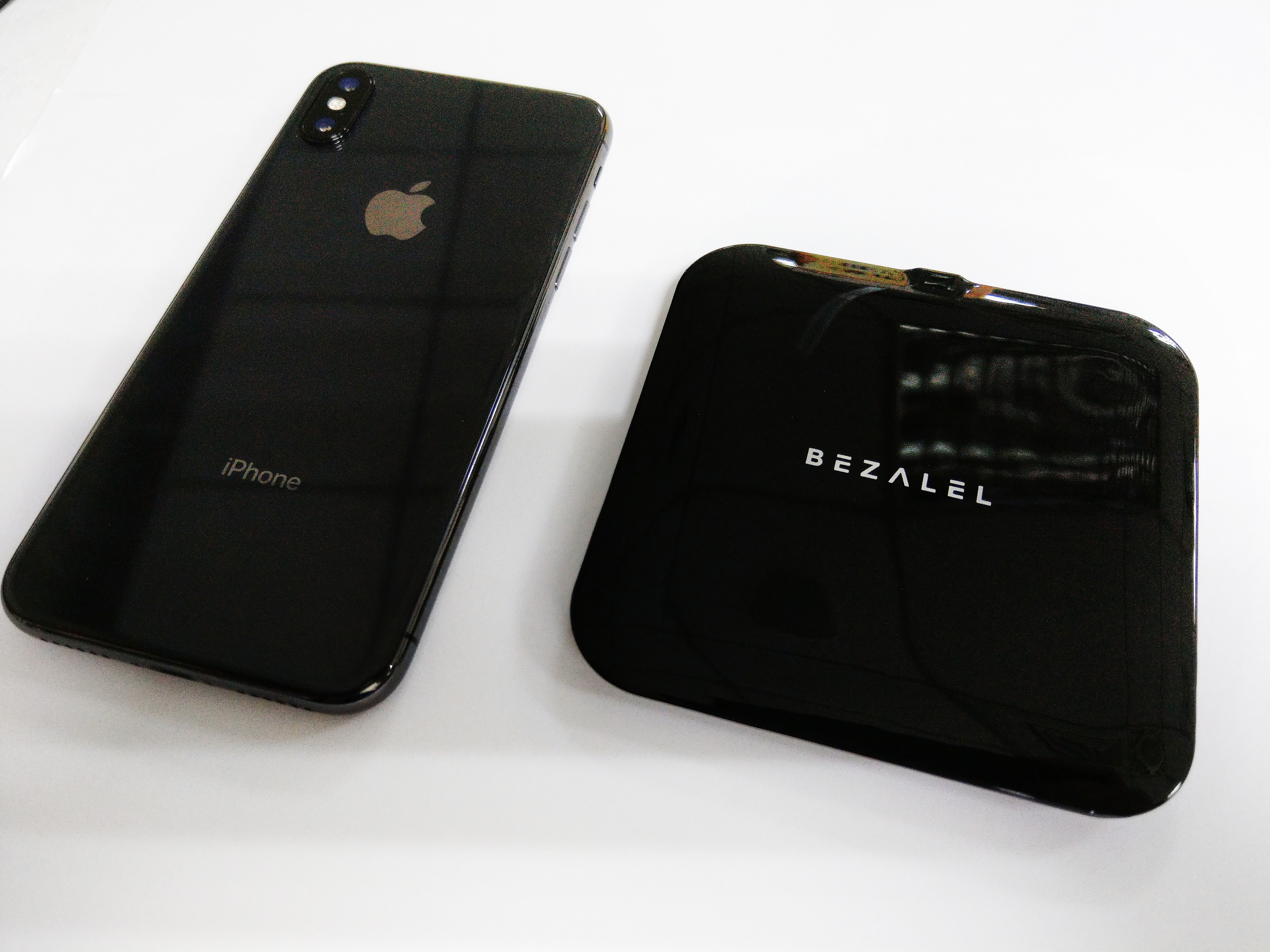 BEZALEL – Futura X 無線充電板、iPhone X無線充電實測