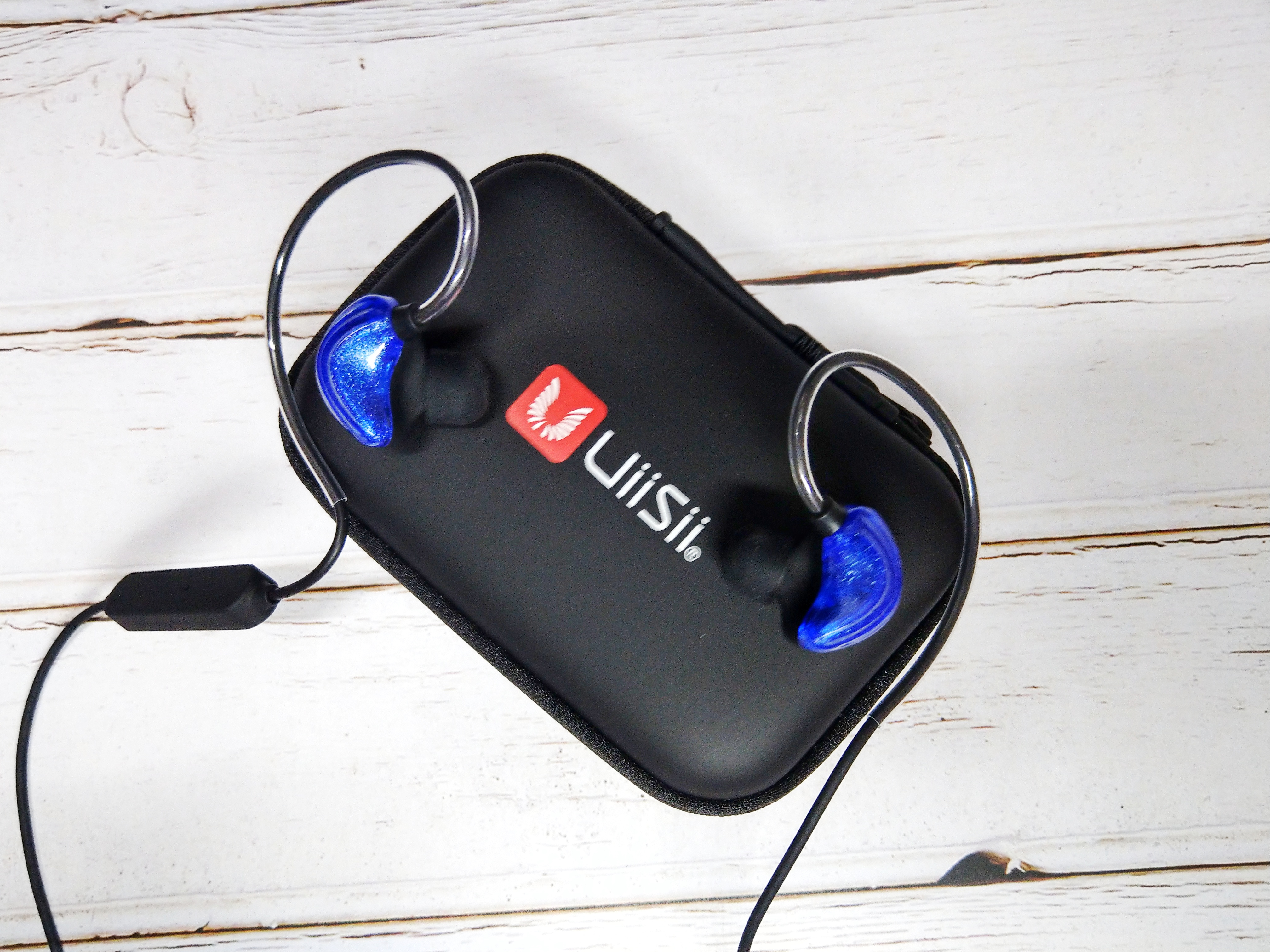 UiiSii – BT-CM5 石墨烯入耳式藍牙耳機