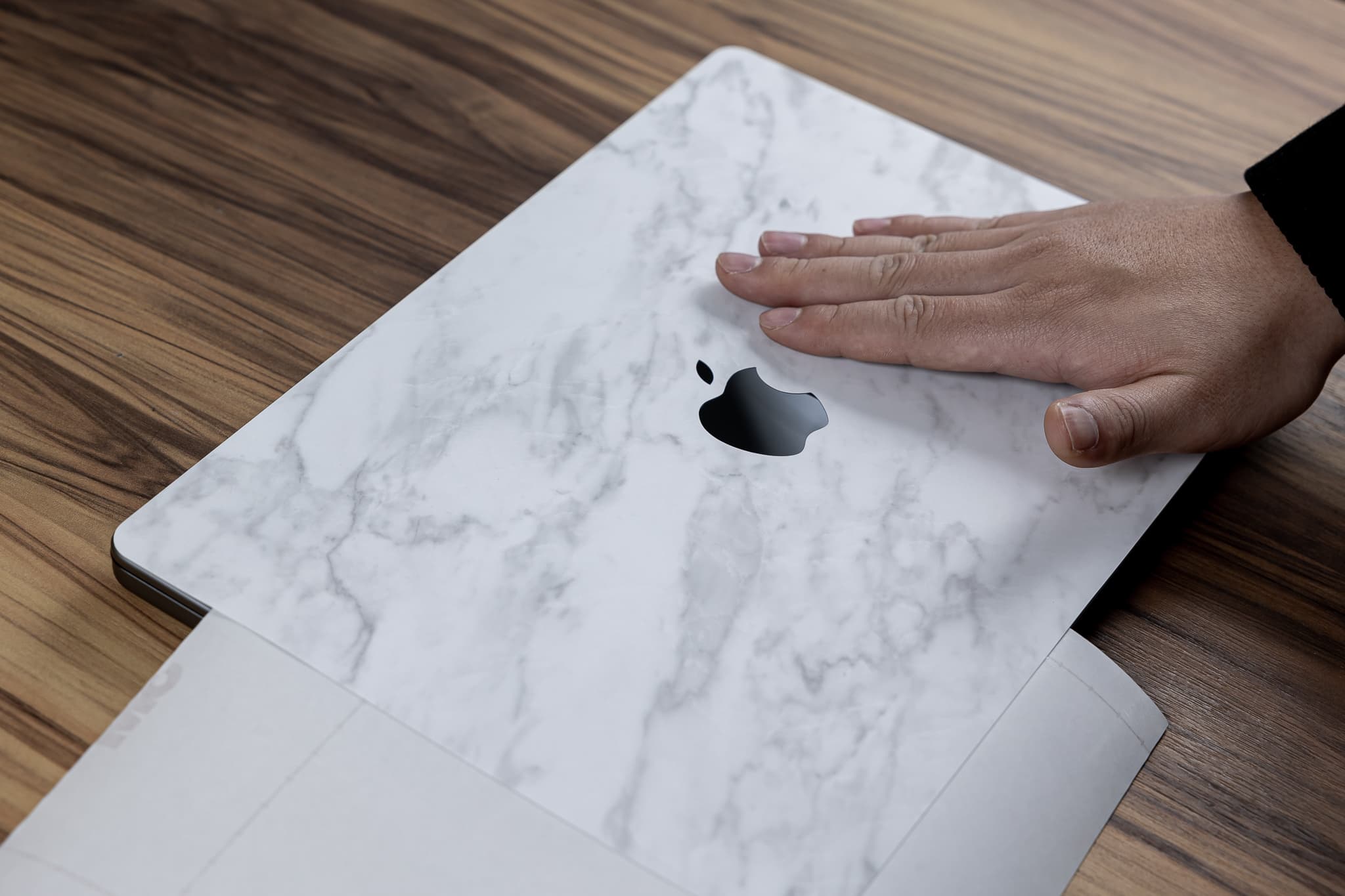 MacBook 需要包膜嗎？簡單 DIY 打造 MacBook Pro、MacBook Air 高質感包膜全記錄